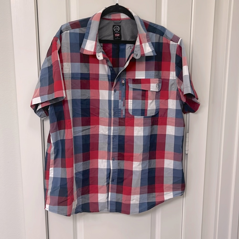 Men’s short sleeved button up sz XXL